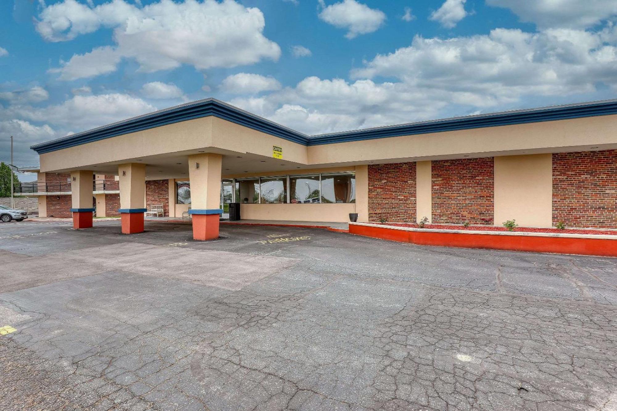Econo Lodge Neenah Exterior foto